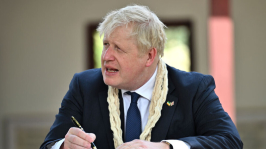 Британският премиер призова Запада да продължи да снабдява Украйна с