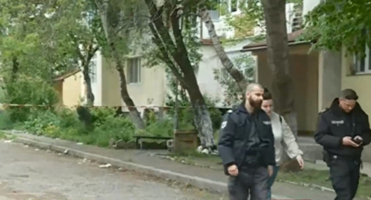 Млад мъж се барикадира в апартамента си в столичния квартал
