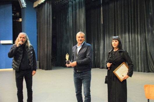 Кметът Илко Стоянов посрещна танцьорите от Ансамбъл Пирин на родна