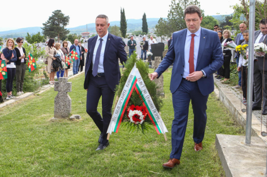 В Деня на храбростта и празник на Българската армия кметът