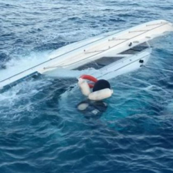 Най-малко 44 мигранти се удавиха , след като лодката им