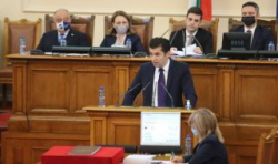 Министър-председателят Кирил Петков ще участва в парламентарния контрол днес, предаде