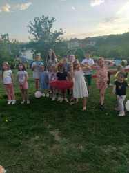 Децата на благоевградското село Зелен дол празнуваха 1 ви юни с