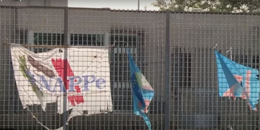 В затвор в Кремона Италия затворници запалиха килиите си Пламъците