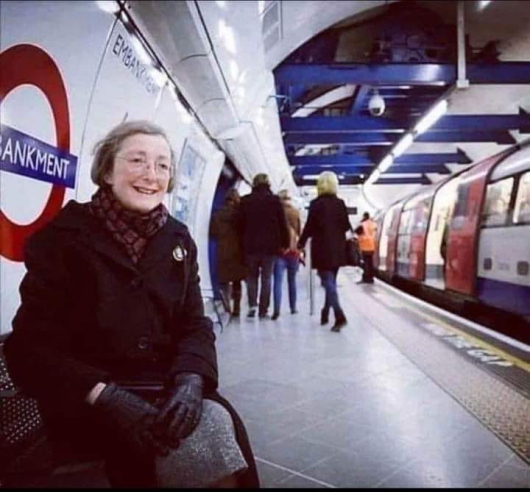 В Лондон има жена която се качва на метрото всеки