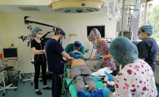 За първи път в България беше поставен костен имплант на