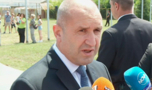 Президентът Румен Радев е на посещение в Граф Игнатиево където