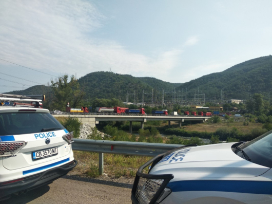 Служителите на една от най голeмите пътни фирми в България излязоха