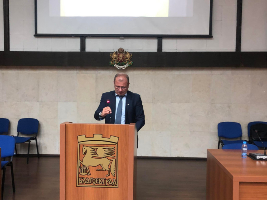 Председателят на Общински съвет Благоевград Радослав Тасков откри публичното обсъждане