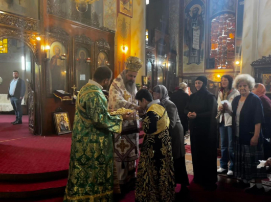 Десетки вярващи се поклониха пред мощите на Св Лука Симферополски