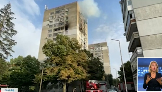 Огънят е тръгнал от жилище в 11 тия етаж като се