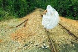 Булка избяга след сватбата от дома на младоженеца с пари