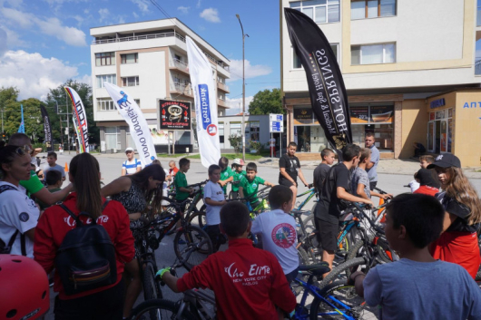 Близо 100 деца взеха участие в детска колоездачна надпревара По