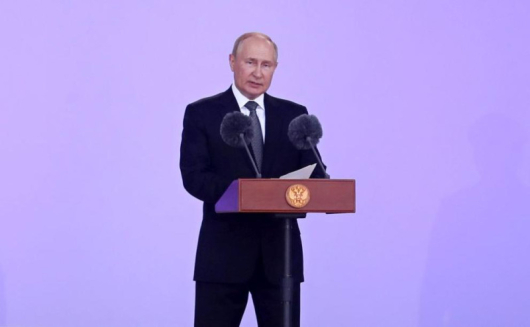 Руският президент Владимир Путин заяви чезападните санкции са недалновидни и