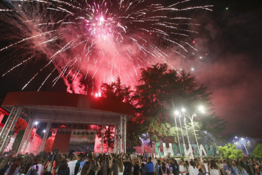 Хиляди жители и гости на Община Симитли изпълниха площад Септември