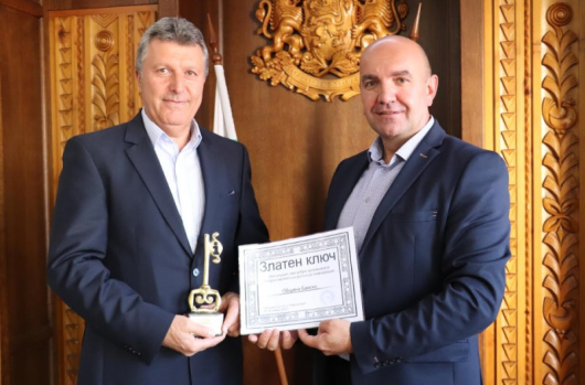 Секретарят на община Банско Иван Докторов предаде на кмета Иван