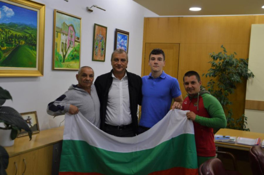 Кметът Илко Стоянов посрещна в кабинета си 14-годишния благоевградски спортист