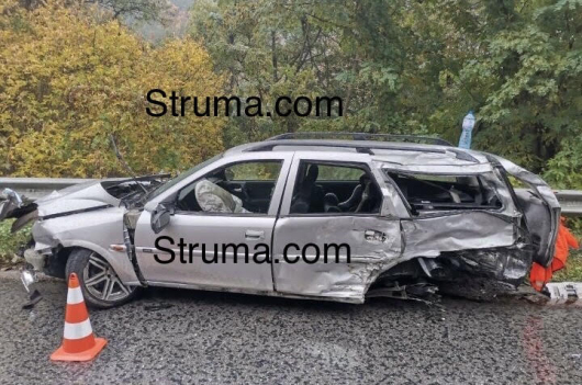 ТИР и лек автомобил се удариха на пътя Добринище село Места