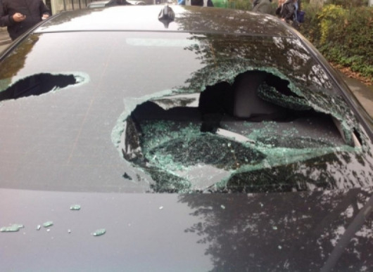22 годишен дупничанин е счупил стъкло на л а Мерцедес в Дупница