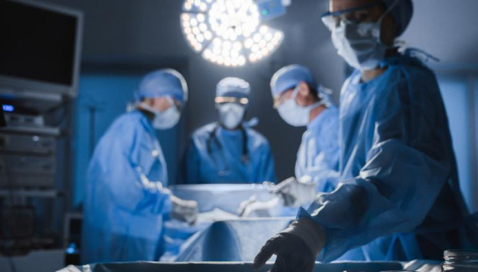 Лекари в Италия отстраниха 70-килограмов тумор, съобщи АФП. Млада италианка,