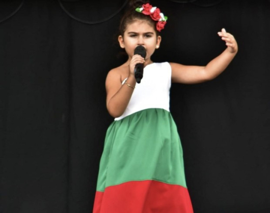 Шестгодишната дъщеря на Мисис България Интернешънъл 2022 Манита Вартан покорява
