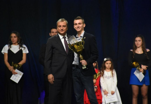 Кметът Илко Стоянов връчи отличието на официална церемония в зала