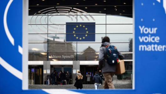 Европейският парламент се тресе от разрастващото се разследване по обвинения