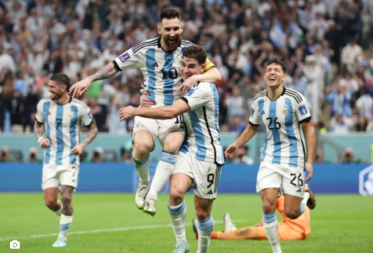 Аржентина размаза Хърватия с класиката 3:0 и се класира за