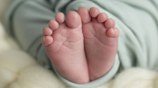 Една от майките направила ДНК тест доказал размянатаДве новородени бебета