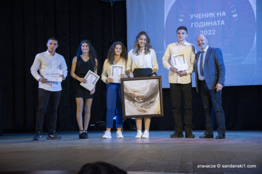 Кметът на община Сандански Атанас Стоянов връчи наградата Директор на