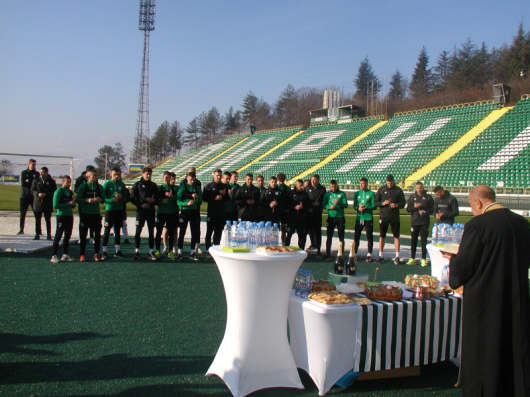 С група от 23 ма футболисти Пирин проведе първа тренировка за