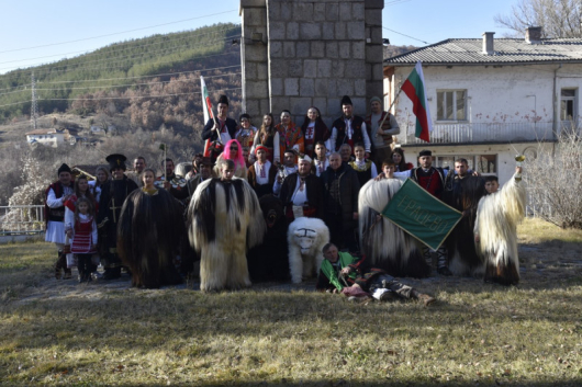 Жителите на симитлийското село Градевовъзродиха стара българска традиция – Сурва