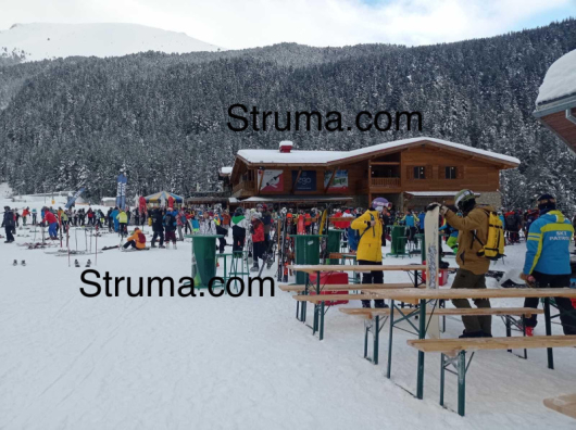 Концесионерите на ски зоната над Банско намалиха дневните карти за