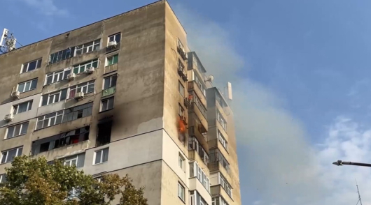 Пожар е възникнал преди минути в жилищен блок в Кюстендил в