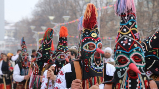Фестивалът Сурва ще предложи тридневни маскарадни дефилета Промяната тази година