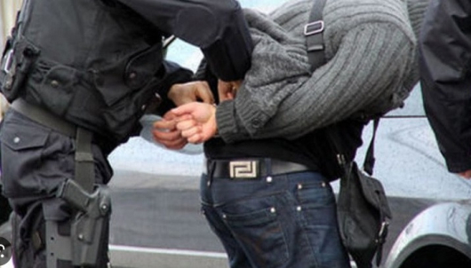 Полицията във Велико Търново е задържала свой служител по подозрение