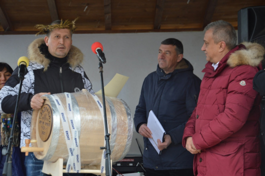 Кметът Илко Стоянов награди отличените винопроизводителиКметът на община Благоевград Илко