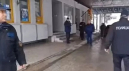 Задържаните на македонския пункт Деве баир трима българи са държани