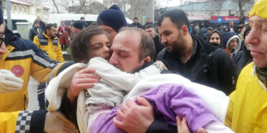 Седем часа след опустошителното земетресение в Турция успяха да спасят