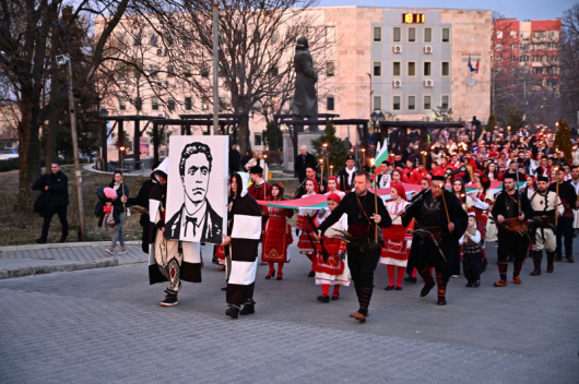 Хиляди петричани се включиха във възпоменателното факелно шествие което се