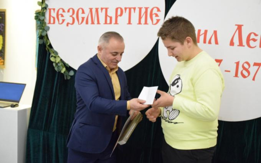 Шестокласник написа стихотворение за Васил Левски Кристиан Кирчев от Първо