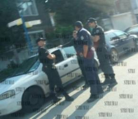 Криминалисти от ОД на МВР в Благоевград щурмуваха преди час