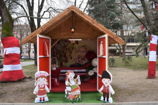 Доскорошната къщичка на любовта в Градската градина в Благоевград вече