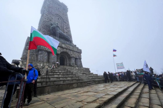 На връх Шипка започнатържественото честване на националния празник на България–