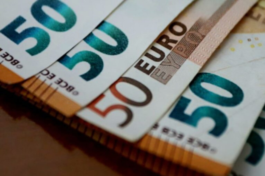 Новата минимална работна заплата от 780 евро на месец влезе