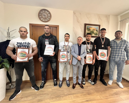 Кметът на община Сандански Атанас Стоянов посрещна шампионите от Спортен