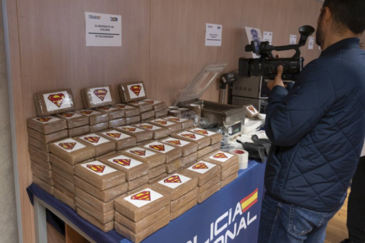 Испанската полиция арестува 18 души след като ликвидира най голямата кокаинова