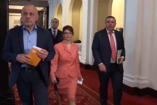 Представители наГЕРБ СДСи на Продължаваме промяната Демократична България ПП ДБ