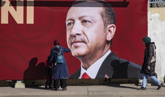 Турският президент Реджеп Тайип Ердоган печели на президентските избори с