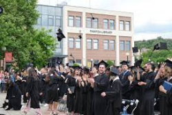 На 21 май Американският университет в България АУБ връчва дипломите